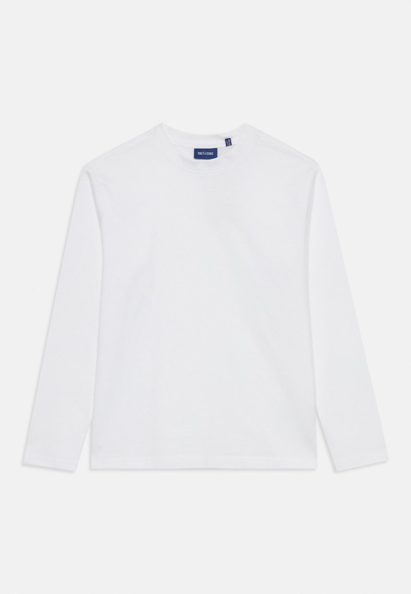 Vit långärmad t-shirt med rund halsringning liggande plant, med en liten marinblå etikett inuti kragen med vit text.