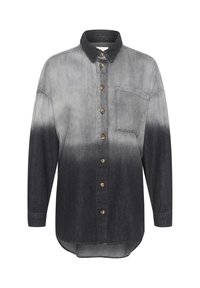 Graues Denimhemd mit einem Farbverlauf von hell zu dunkel. Verfügt über eine Knopfleiste vorne, einen Kragen, eine einzelne Brusttasche und lange Ärmel.