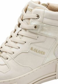 s.Oliver Baskets montantes - cream