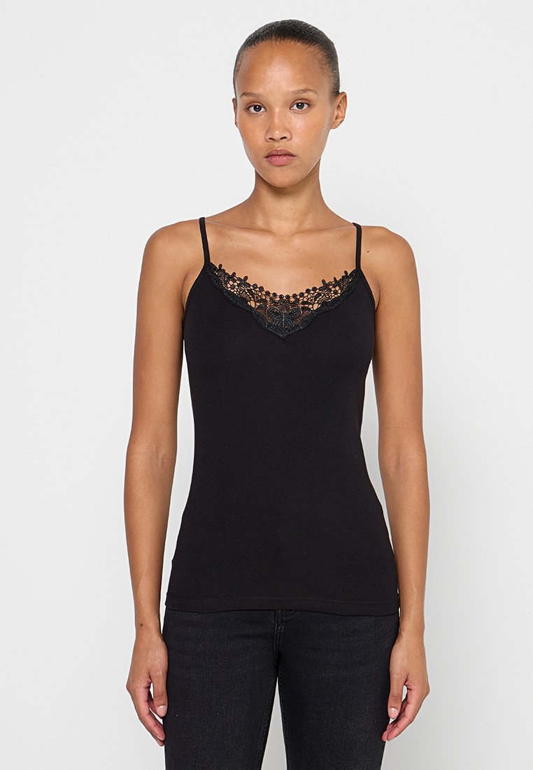 Schwarzes Trägershirt mit verstellbaren Spaghetti-Trägern, einem Spitzenrand am Ausschnitt und einer figurnahen Passform. Hergestellt aus weichem, leichtem Stoff.