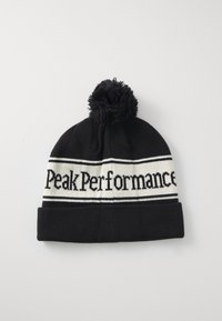 Černá pletená čepice s bílým vodorovným pruhem s nápisem "PeakPerformance", zakončená černým bambulí. Má design s ohnutým lemem.