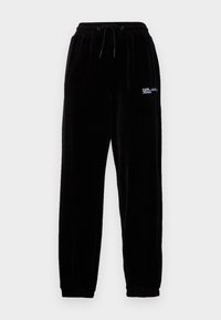 Fekete kordbársony melegítőnadrág rugalmas derékkal, állítható zsinórral, és hímzett "KARL LAGERFELD JEANS" logóval a bal combon.