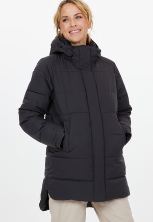 Puffy sort isoleret jakke med høj krave og aftagelig hætte, med et boxy design, to frontlommer og quiltede mønsterdetaljer.