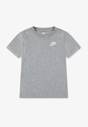 Szürke rövid ujjú póló puha pamut keverékből, kerek nyakkivágással és fehér Nike logóval a bal mellrészen.