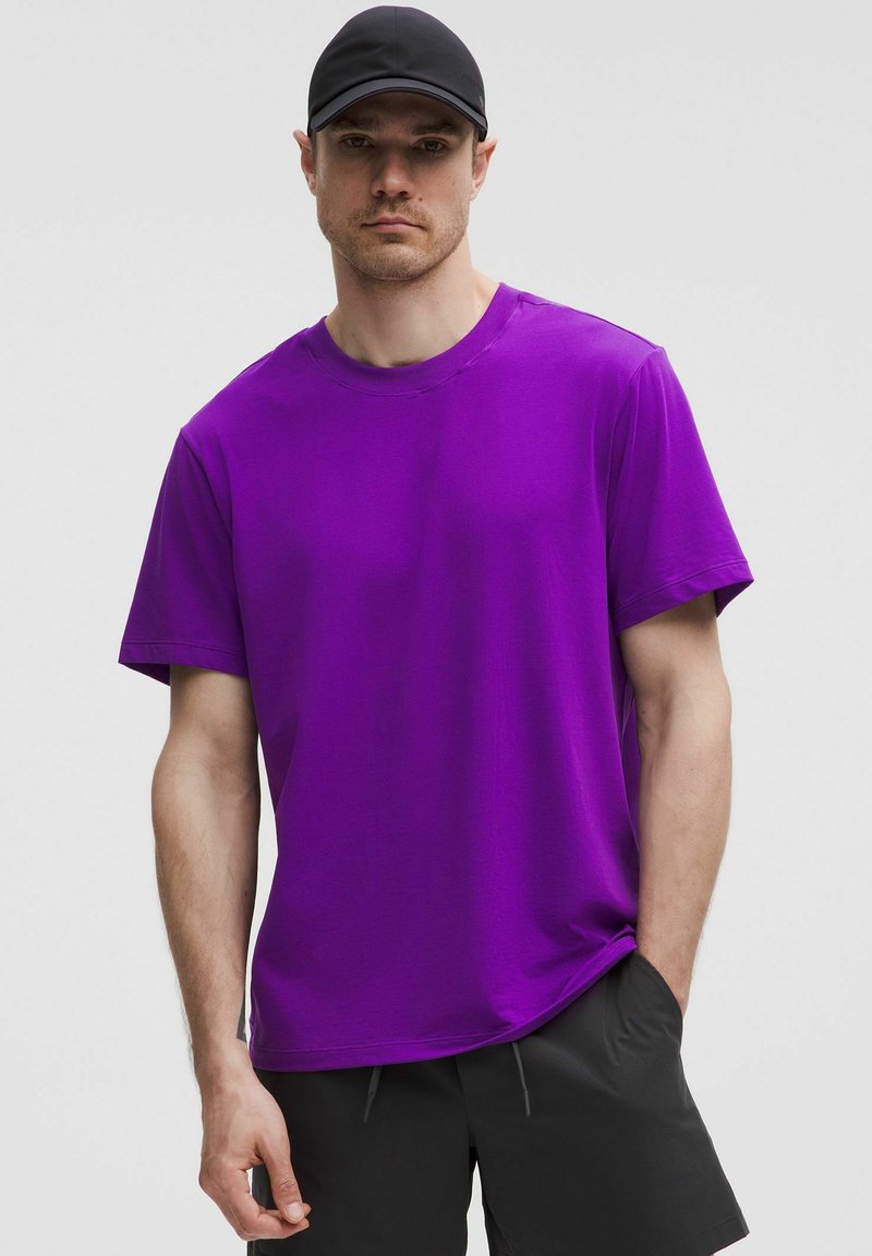 lululemon ZEROED IN SHORT SLEEVE - Basic póló - college purple