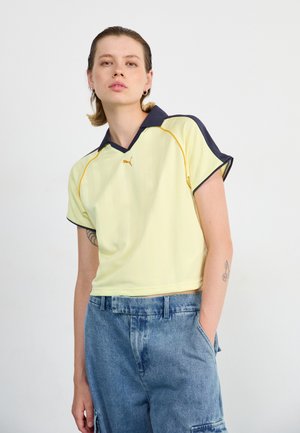 RELAXED - Polo shirt - gold moon