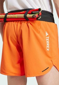 Adidas Terrex TERREX AGRAVIC TRAIL RUNNING SHORTS - Korte broeken - semi impact orange   black