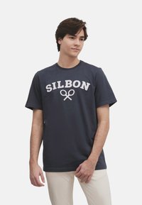 Silbon RAQUETA - Camiseta estampada - azul marino
