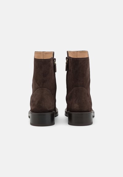 Stuart Weitzman BOLD ZIP BOOTIE - Lage laarzen - dark brown