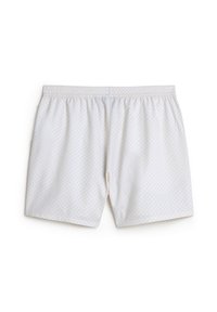 Weiße Bade Shorts mit einem dezenten karierten Muster, elastischem Bund und lockerer Passform für Komfort. Geeignet für Wasseraktivitäten.