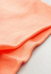 Unselected, fluro orange