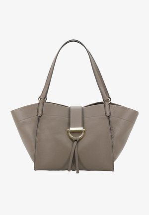 Graue Ledertasche mit strukturiertem Design, goldfarbenen Metallakzenten, einem zentralen Riemen und zwei stabilen Griffen. Strukturierte Oberfläche.