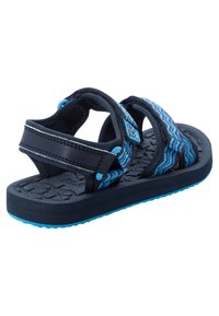 Barns marinblå och ljusblå öppna sandaler med justerbara remmar och texturerad sula.