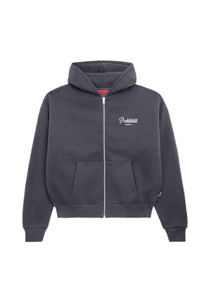 Sudadera gris con cremallera, hecha de una mezcla de algodón, que cuenta con un bolsillo frontal, puños acanalados y capucha. Logo "Prohibido" bordado en el pecho.