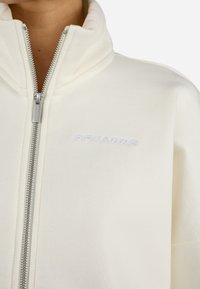 Thumbnail Image 5