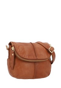 Sac en cuir marron à bandoulière avec un rabat supérieur, des détails zippés et une sangle ajustable. Présente une texture lisse et des accents en métal doré.
