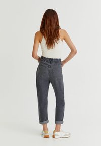 PULL&BEAR Vaqueros rectos - black