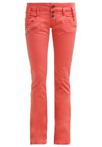 Koral denim skinny jeans med slim fit, med en zipficka, fem fickor och tredubbel knappstängning vid midjan.