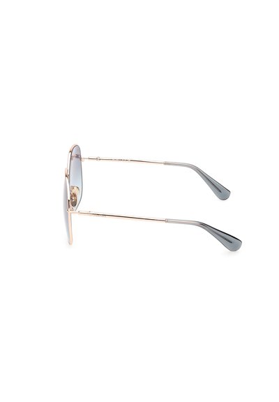 Okulary przeciwsłoneczne o okrągłych soczewkach z szarym odcieniem, cienkiej metalowej ramce w kolorze różowego złota oraz smukłych czarnych plastikowych zausznikach. Minimalistyczny design z czystymi liniami.