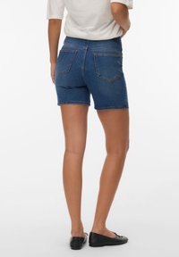MAMALICIOUS MLAMY SKINNY  - Džínové kraťasy - medium blue denim