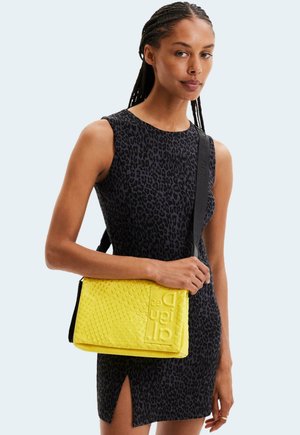 Desigual, BAG MAGNA DORTMUND FLAP 22WAXPA1 - Sac bandoulière - yellow