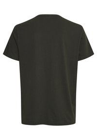 Mørkegrønn bomull T-skjorte, korte ermer, rund hals, glatt tekstur, ingen synlige mønstre eller logoer, enkelt design, ensfarget.