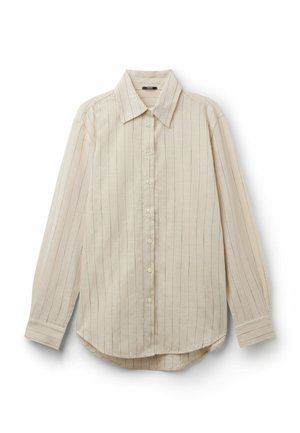 Chemise beige à manches longues boutonnée, avec fines rayures verticales, col classique et ourlet arrondi, posée à plat sur fond blanc.