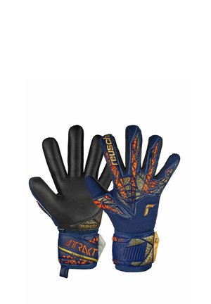 Guanti da portiere con palmo in lattice nero, corpo blu navy e accenti arancioni vivaci. Caratterizzati da una presa testurizzata e una cinghia da polso sicura.