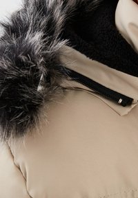 Neizvēlēts, stone colored-black