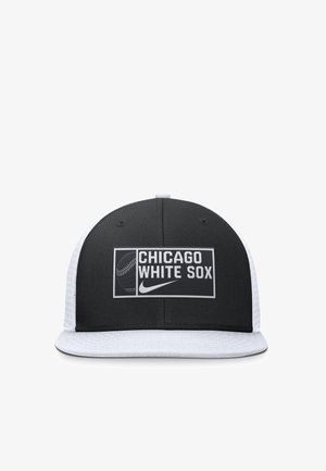 Nike SB, NIKE PRIMETIME DRI-FIT PRO STRUCTURED SQUARE BILL TRUCKER CAP - Gorra - black white white
