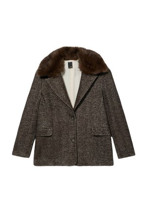 Brązowa marynarka w wzór houndstooth z futrzanym kołnierzem, charakteryzująca się dopasowanym krojem, dwiema przednimi kieszeniami i zapięciem na jeden guzik.