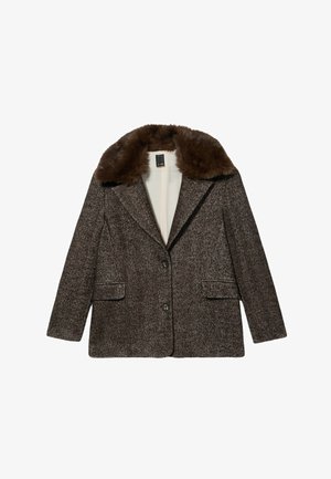 Braunes Hahnentrittmuster-Blazer mit Pelzkragen, taillierter Schnitt, zwei vorderen Taschen und einem einzigen Knopfverschluss.