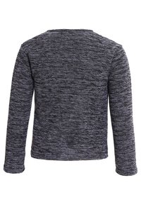 Szary sweter z długim rękawem o textured, marmurkowym wzorze. Posiada okrągły dekolt i proste rękawy. Brak widocznego logo lub detali.