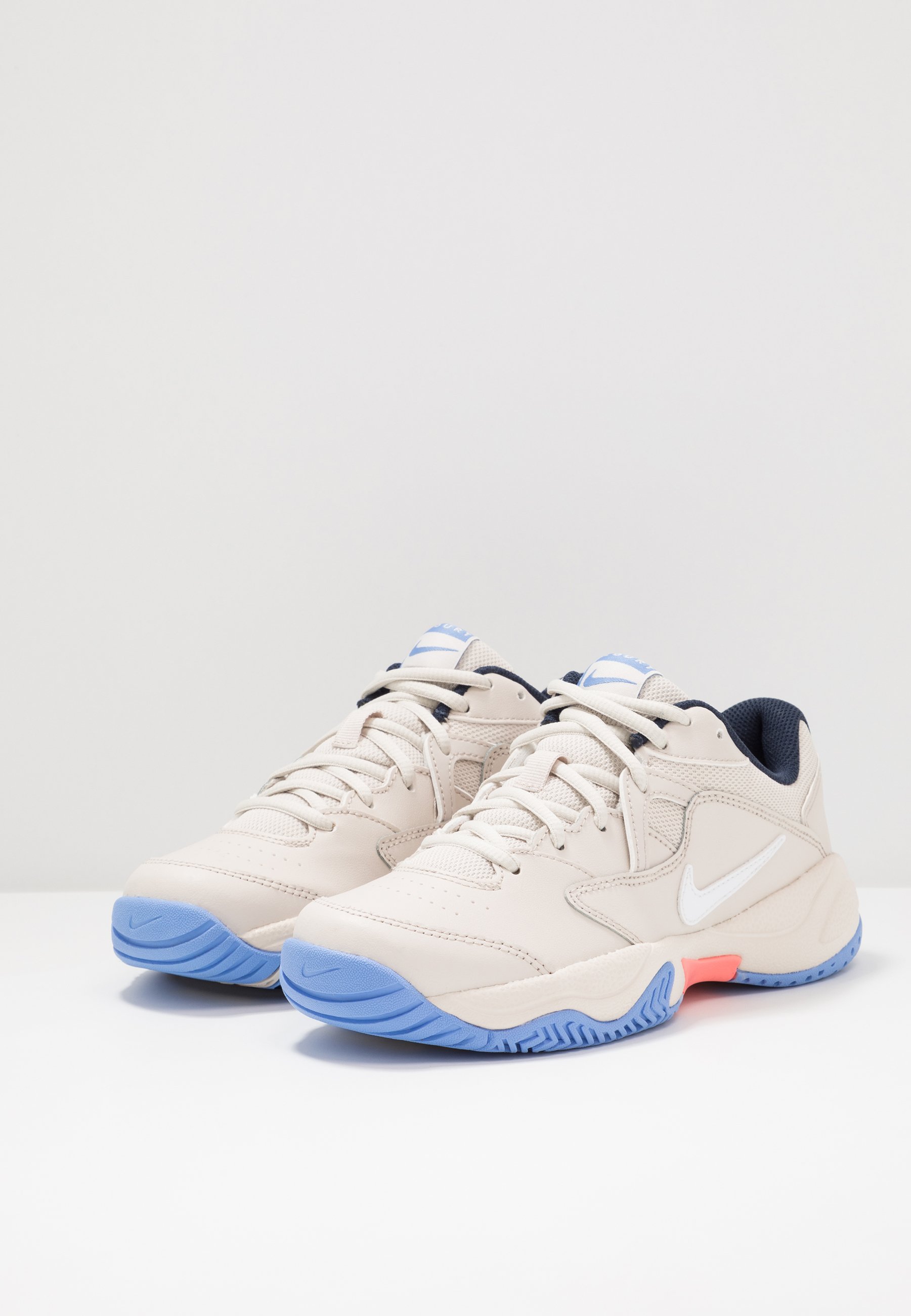 nike performance court lite