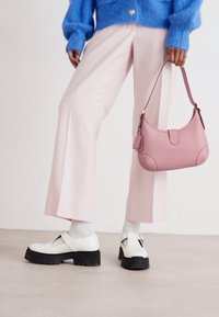COACH ORIGINALS GLOVETANNED HAMPTONS HOBO - Kézitáska - true pink