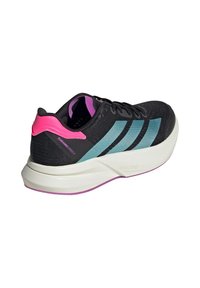 Zwarte hardloopschoen met teal strepen, roze hielaccent, witte zool en "Duramo Speed 2" branding op de zijkant.