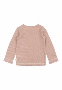 Dlhý rukáv top v svetloružovej farbe s horizontálnymi pruhmi, vyrobený z mäkkej tkaniny. Okrúhly výstrih a prešívaný lem na rukávoch a na spodnej časti.