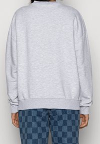 NA-KD Felpa - grey