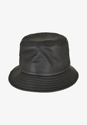 Chapeau seau en cuir noir avec une texture lisse, présentant une couronne arrondie et un large bord plat avec de subtils accents cousus.