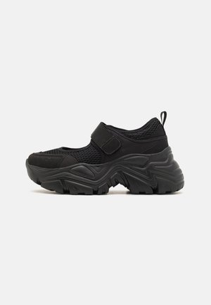 Trainers - black