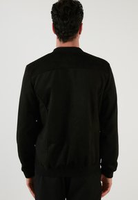 Buratti REGULAR FIT - Bombertakki - black