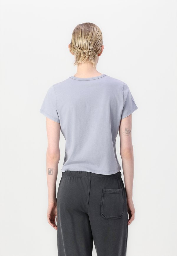 Essential Polished Body-Skimming Tee - Print T-shirt - aleutian3