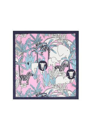 Różany kwadratowy szalik z granatową ramką, zdobiony niebieskimi palmami i białymi zwierzętami safari, w tym słoniami, lwami, zebrą, hipopotamami i krokodylami.