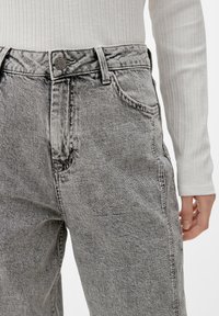 s.Oliver MIT ANKLE LEG - Jeans Relaxed Fit - grau
