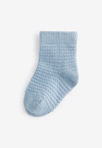 Hele sinine kootud beebisokk soonilise ääre ja tekstuurse mustriga jalal ja säärel, esitatud lamedana valgel taustal.