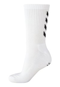 Calcetín deportivo blanco con textura acanalada, que presenta tres rayas diagonales negras a lo largo del costado. Diseño de punta sin costuras, altura estándar de tobillo.