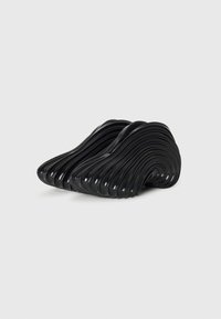 Melissa QUANTUM - Trainers - black