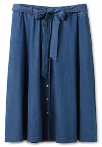 Džínová sukně s páskem v pase, zapínáním na knoflíky vpředu a rozšířeným střihem v středně modré barvě. Hladká textura a délka po kolena.