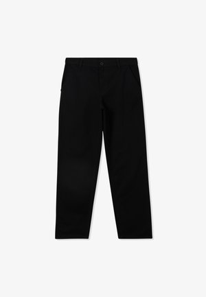Pantaloni di cotone neri con design a gamba dritta, dotati di tasche laterali, chiusura frontale con bottoni e una classica cintura in vita. Texture liscia.