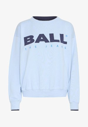 Helesinine dressipluus, millel on ümmargune kaelus, langevad õlavarreosad ja julged tumehallid kiri "BALL THE JEANS", koos ribakudumisega mansettide ja alumise servaga.